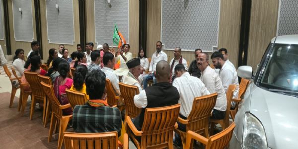 भाजपा की मासिक बैठक में संगठन की मजबूती और कार्यक्रमों पर चर्चा
