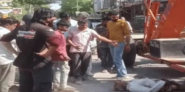 क्रेन की टक्कर से बुजुर्ग की मौत, हादसे के बाद चालक फरार