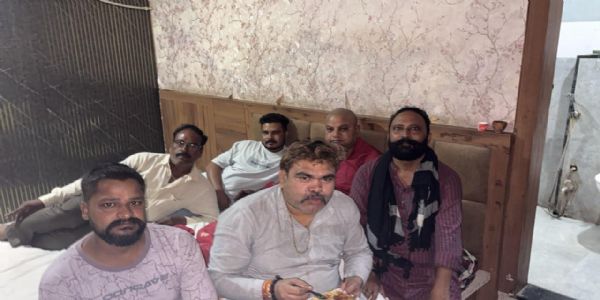 दिल्ली नहीं जा पाए कांग्रेस कार्यकर्ता, पुलिस ने होटल में किया नजरबंद