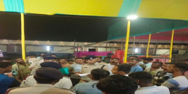 सारण में अग्निशमन एवं बिजली विभाग ने विभिन्न पूजा पंडालों में सुरक्षा मानकों का किया जांच
