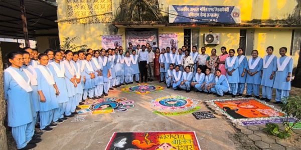 सेवा संकल्प अभियान के तहत अंतरराष्ट्रीय बालिका दिवस पर रंगोली से दिया संदेश