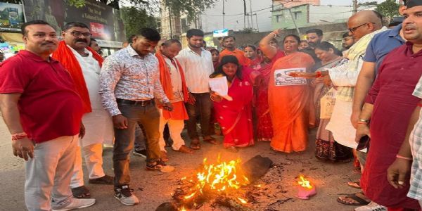 भाजपा कार्यकर्ताओं ने राहुल गांधी का किया पुतला दहन