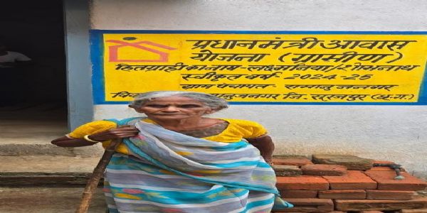 प्रधानमंत्री आवास योजना से लक्ष्मीनिया का पक्के घर का सपना हुआ साकार, अब सुरक्षित छत के नीचे गुजर रही जिंदगी