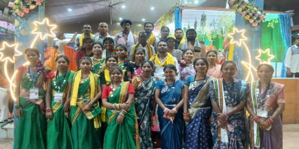 युवाओं ने संभाली मां अंगारमोती मंदिर में सेवा की कमान