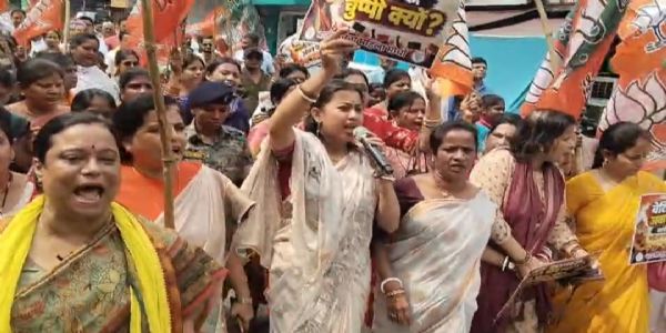कांग्रेस मुख्यालय घेरने पहुंचे भाजपा कार्यकर्ताओं पर पत्थरबाजी में कई घायल