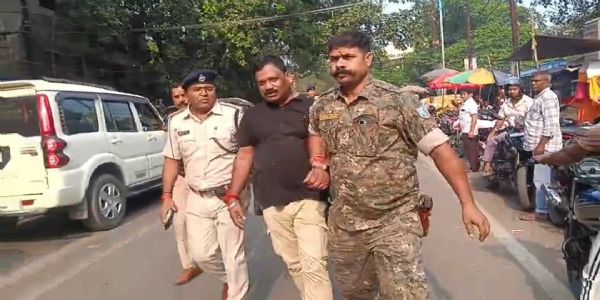कोर्ट परिसर में कुणाल साव को पकड़ने पहुंची आरपीएफ और अधिवक्ताओं में हाथापाई