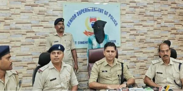 अवैध हथियारों की खरीद-बिक्री के आरोप में युवक गिरफ्तार, तीन किशोर निरुद्ध