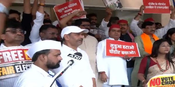 विपक्षी दलों ने सुप्रीम कोर्ट तक निकाला मार्च