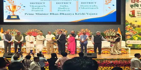 धन-धान्य कृषि योजना में मप्र के टीकमगढ़ जिले को मिला राष्ट्रीय सम्मान, शिवराज सिंह ने किया सम्मानित