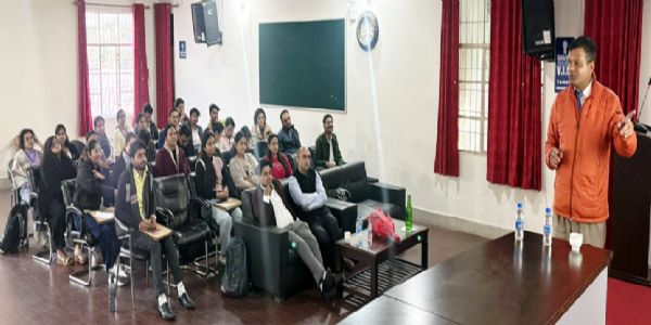 शोधार्थियों के शोध और आर्थिक उन्नति में बौद्धिक संपदा अधिकार महत्वपूर्ण: प्रो. तिवारी