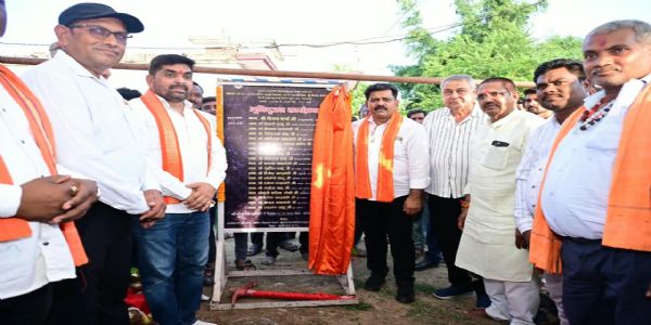 उप मुख्यमंत्री विजय शर्मा ने 78.51 लाख रुपये के दो सीसी सड़क सह नाली निर्माण कार्यों का किया भूमिपूजन