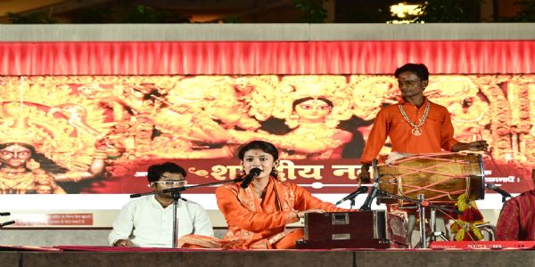 शारदीय नवरात्रि के दूसरे दिन काशी विश्वनाथ धाम में मांडवी सिंह के नृत्य समूह ने बांधा समां