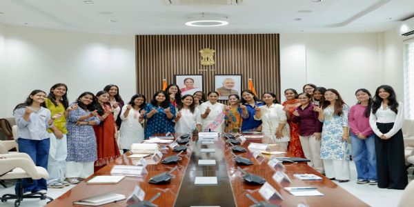 मुख्यमंत्री रेखा गुप्ता ने दिल्ली के विभिन्न कॉलेजों की छात्र प्रतिनिधियों से की मुलाकात
