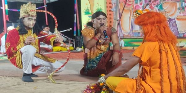 मीरजापुरः श्रीनिवास धाम की रामलीला में गूंजा राम जन्म का उल्लास, नारद मोह लीला का मंचन