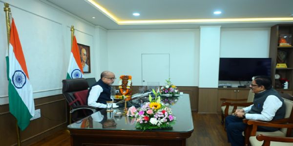 राज्यपाल रमेन डेका से राज्य नीति आयोग के उपाध्यक्ष गणेश शंकर मिश्रा ने की सौजन्य भेंट