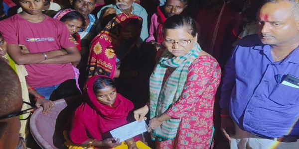 विद्युत हादसे में मृत दोनों बच्चों के परिजनों को चार-चार लाख रुपया का अनुदान