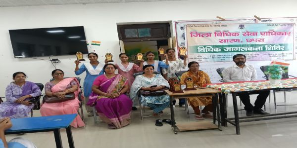 सारण में डालसा द्वारा छात्राओं को कानूनी अधिकारों की दी गई जानकारी
