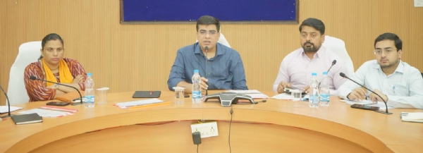 कोरबा: कलेक्टर कुणाल दुदावत ने विभागीय योजनाओं और निर्माण कार्यों की समीक्षा की, लंबित प्रकरणों के निराकरण और डिजिटल क्रॉप सर्वे में तेजी लाने के निर्देश