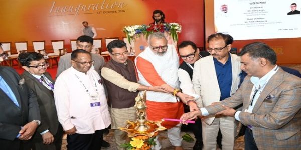 ग्रेटर नोएडा के इंडिया एक्सपो सेंटर एंड मार्ट में आयोजित 62वें आईएचजीएफ दिल्ली मेला-ऑटम 2026 का उद्घाटन करते केंद्रीय वस्त्र मंत्री गिरिराज सिंह ग्रेटर नोएडा के इंडिया एक्सपो सेंटर एंड मार्ट में आयोजित 62वें आईएचजीएफ दिल्ली मेला-ऑटम 2026 का उद्घाटन करते केंद्रीय वस्त्र मंत्री गिरिराज सिंह