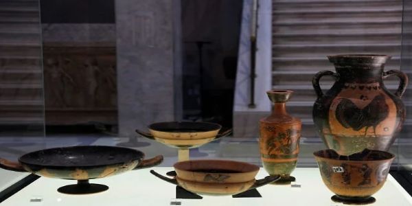 इजराइल ने ग्रीस को लौटाईं 22 प्राचीन कलाकृतियां इजराइल ने ग्रीस को लौटाईं 22 प्राचीन कलाकृतियां