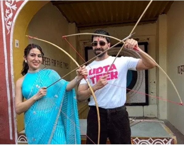 गुलाबी नगरी में आयुष्मान-सारा की धूम: राजस्थानी रंग में रंग कर किया ‘उड़ता तीर’ का प्रचार गुलाबी नगरी में आयुष्मान-सारा की धूम: राजस्थानी रंग में रंग कर किया ‘उड़ता तीर’ का प्रचार