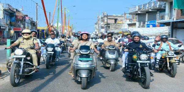 सूरजपुर में सड़क सुरक्षा मैराथन में दौड़े 800 लोग, ‘अपना हेल्प क्यूआर’ से मिलेगी आपातकालीन मदद