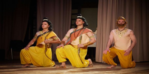 (नवरात्रि विशेष) शारदीय नवरात्रि में पूजा कॉम्बो पैक तैयार कर आत्मनिर्भरता की राह मजबूत कर रहीं वाराणसी की महिलाएं