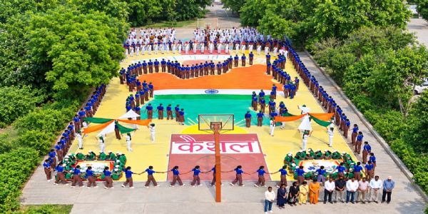 कैथल: सेवा संकल्प अभियान में 400 छात्राओं ने बनाई मानव शृंखला, दिया एकजुटता का संदेश