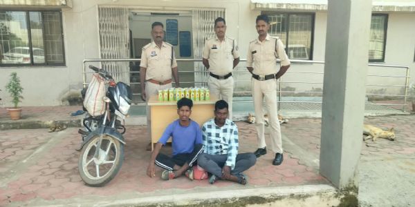 रघुनाथनगर में बाइक से शराब ले जा रहे दो आरोपित गिरफ्तार