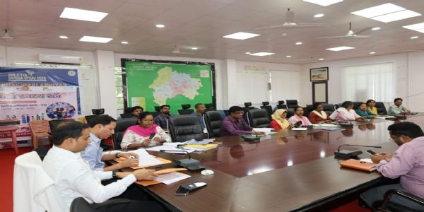 आंगनबाड़ी केंद्रों में पेयजल, शौचालय और बिजली की कराएं व्यवस्था : उपायुक्त