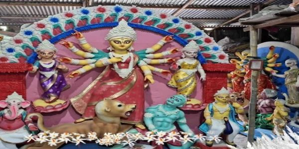 नेपाल में प्राकृतिक आपदा का असर, सिलीगुड़ी के कुम्हारटोली में दुर्गा प्रतिमाओं के ऑर्डर ठप