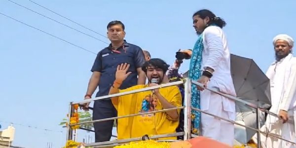 हिन्दू पर मुसीबत आए तो घर से निकलना, छत पर खड़े मत रहना : पं. धीरेंद्र शास्त्री