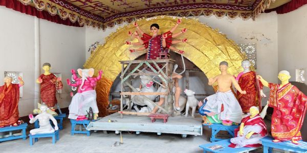 दुर्गा पूजा 2026 : जलपाईगुड़ी राजबाड़ी में पांच सौ सालों से होती आ रही नरबलि, प्रतीकात्मक बलि देकर निभाई जाती है परंपरा