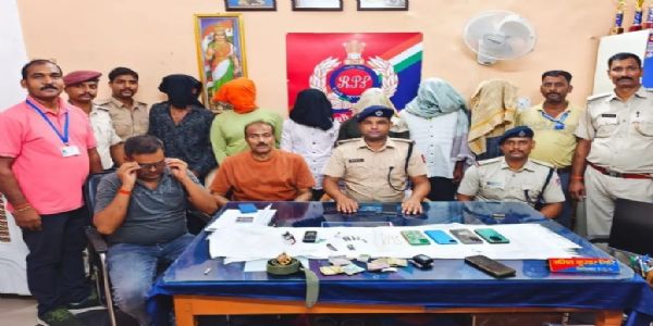 त्योहारी सीजन में यात्रियों को लूटने वाले अंतरजिला गिरोह का पर्दाफाश, खगड़िया के 6 शातिर गिरफ्तार