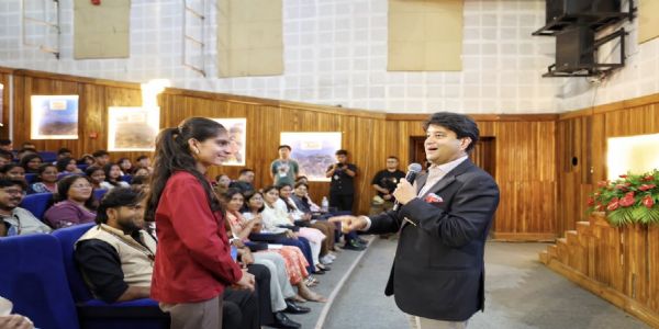 पूर्वोत्तर की समृद्ध सांस्कृतिक विरासत में विद्यार्थियों की भागीदारी महत्वपूर्ण: सिंधिया