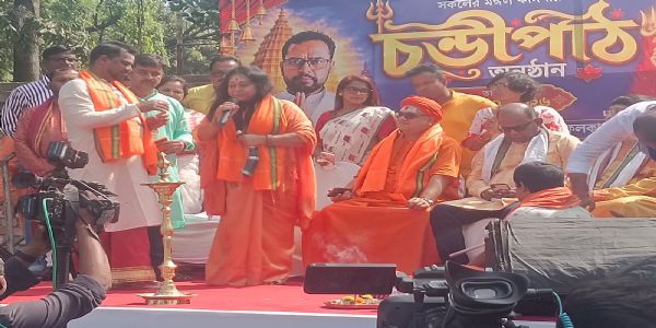 देवीपक्ष में माकपा मुख्यालय के पास चंडीपाठ, वामपंथियों को सद्बुद्धि देने की प्रार्थना