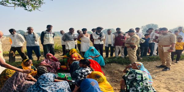 आम के पेड़ पर लटका मिला युवक का शव, परिवार में मचा कोहराम