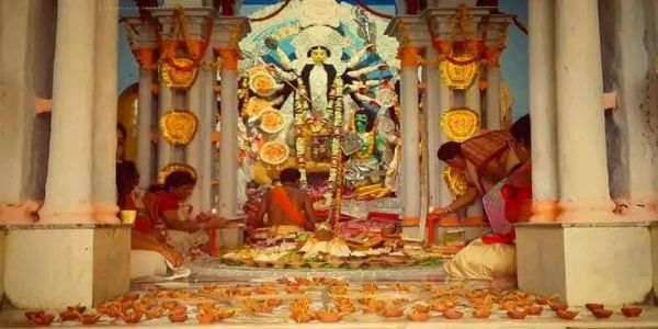 दुर्गा पूजा 2026 : दशमी को नहीं, राजगंज के पाल परिवार की प्राचीन पूजा में अष्टमी को होता है सिंदूर खेला