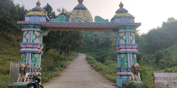 छत्तीसगढ़ के बलरामपुर में सात पहाड़ियों के शिखर पर विराजमान पहाड़ी वाली माई, नवरात्रि में उमड़ रहे श्रद्धालु