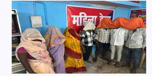 अवैध शराब के खिलाफ छापेमारी में महिला समेत सात गिरफ्तार
