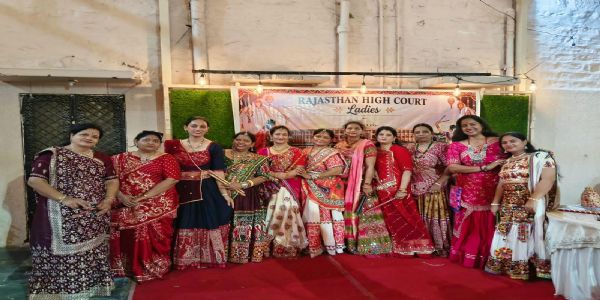 हाईकोर्ट की महिला कर्मचारियों ने गरबा में बिखेरी रंगारंग छटा