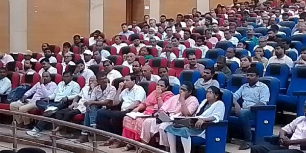 स्नातक-शिक्षक निर्वाचन को लेकर मतदान पदाधिकारियों को दिया गया प्रशिक्षण