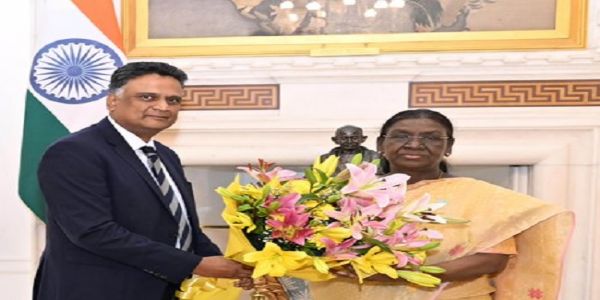 कैग के. संजय मूर्ति ने राष्ट्रपति द्रौपदी मुर्मू से मुलाकात की
