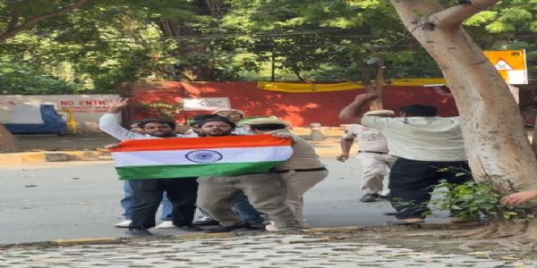 पुलिस को चकमा देकर सीजेपी कार्यकर्ता रांका-दास के नेतृत्व में जंतर-मंतर पहुंच गए
