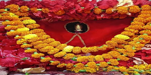 शारदीय नवरात्र के तीसरे दिन गड़बड़ा धाम में उमड़े 40 हजार श्रद्धालु