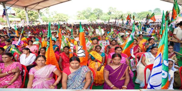 नवादा में एनडीए की जनसभा में संजय सरावगी ने की नीरज कुमार और नवल किशोर यादव को जिताने की अपील