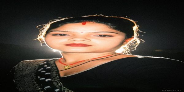 विवाहिता की संदिग्ध मौत, दीवाल के कालम से लटका मिला शव।