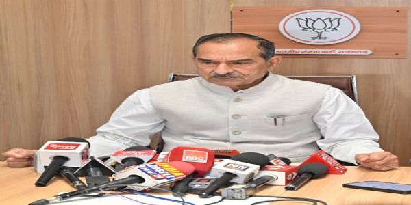 राहुल गांधी का व्यवहार नेता प्रतिपक्ष की गरिमा के अनुरूप नहीं: मदन राठौड़