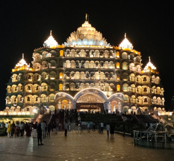 फाइल फोटो वाराणसी के स्वर्वेद महामंदिर फाइल फोटो वाराणसी के स्वर्वेद महामंदिर