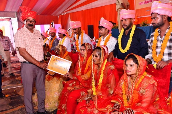 मुख्यमंत्री सामूहिक विवाह योजना मे 352 जोड़ों का विवाह संपन्न मुख्यमंत्री सामूहिक विवाह योजना मे 352 जोड़ों का विवाह संपन्न